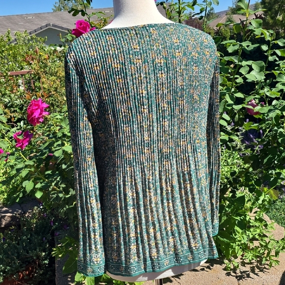 Max Studio Green Floral Blouse - Picture 8 of 9